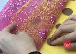 Illustration of how to make orange spotted cake roll 18