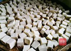 Illustration of making homemade molded tofu 16