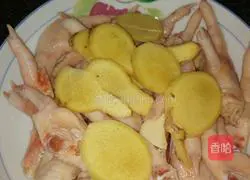 Illustration of braised chicken feet in oil 2