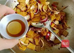 Illustration of how to make spicy griddle potato slices 14