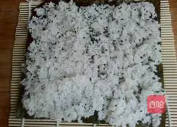 Illustration of how to make tuna sushi 4