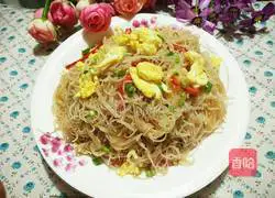 Illustration of how to make fried rice noodles with eggs 10 