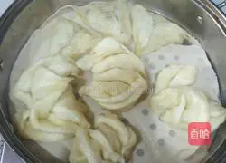 ✔Illustration of making black sesame candy triangle 5