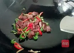 Illustration of how to cook donkey blood with chili pepper 5