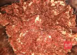 Illustration of how to make donkey meat and celery steamed dumplings 4