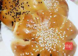 Illustration of how to make bean paste flower bread 1
