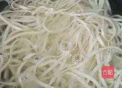 Illustration of how to make braised noodles with mushrooms and eggs 2