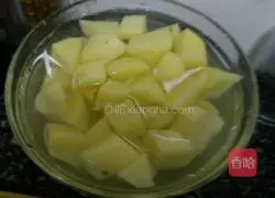 Illustration of home-style braised chicken legs with potatoes 2