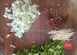 Illustration of how to make chicken, cabbage and steamed noodles 3