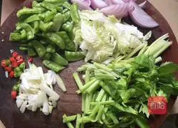 Illustration of how to make fried pork noodles 3