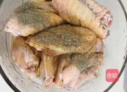 Illustration of three-juice braised chicken wings 2