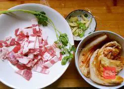 Illustration of how to make fried pork belly with kimchi 1