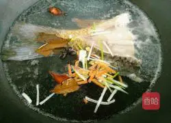 Illustration of spicy and sour fish soup recipe 6