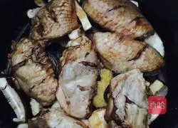 Illustration of how to braise chicken wings in rice cooker 4