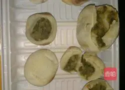 Illustration of how to make mung bean cake and quick-cooked egg puff pastry bread 9