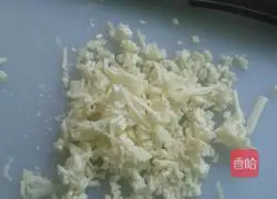 Illustration of how to make shrimp pizza 8