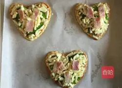 Illustration of homemade mini love pizza 11