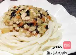 Illustration of how to make braised noodles (braised with cabbage, fungus, carrot and meat) 16