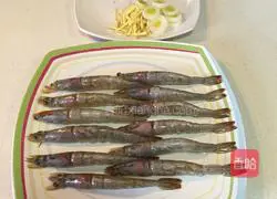 Illustration of home-style fried shrimps in oil 4