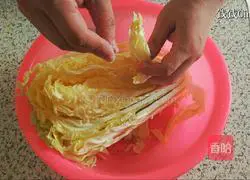 Illustration of how to make authentic Northeastern pickles and spicy cabbage 3