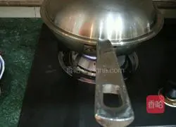 Illustration of how to make oven version of shrimp balls with anchovies 1