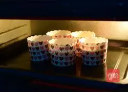 Illustration of how to make cream cup cake 10