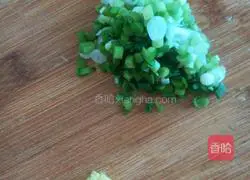 Illustration of how to make tomato sauce and radish meatballs 2