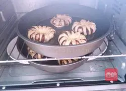 Illustration of making bean paste bagels 12