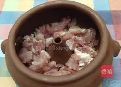 Illustration of how to make astragalus steam pot broth 1