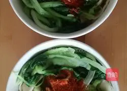 Illustration of how to make authentic Shaanxi fried noodles (for three people)