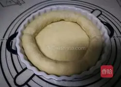 Illustration of how to make ham ring sausage pizza 11