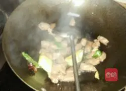 Illustration of how to make pickled cabbage and beef vermicelli 2