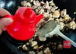 Illustration of how to make stir-fried chicken with mushrooms 6