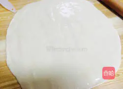 Illustration of how to make green onion and egg pancakes 4