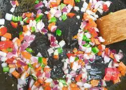 Illustration of how to make eight-inch shrimp pizza 5