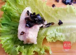 Illustration of how to make pork belly lettuce buns 7