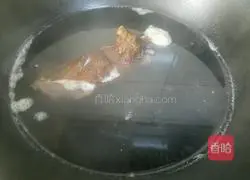 Illustration of how to make fried bacon with artemisia terrestris 1