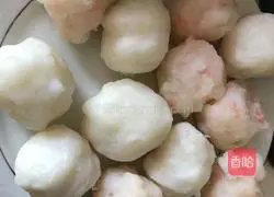 Illustration of how to make prawn and fish ball pizza 1