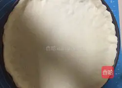 Illustration of how to make Italian thin-crust chicken pizza 2