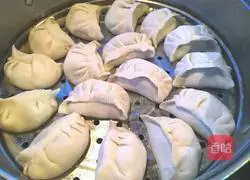 Illustration of how to make donkey meat and celery steamed dumplings 21