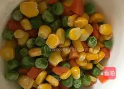 Illustration of how to make prawn fish ball pizza 3