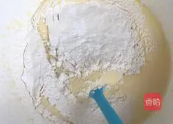 Illustration of how to make raisin cream cake roll 7