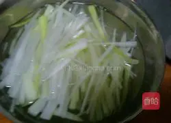 Illustration of how to make Qianjiang shredded pork 3