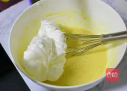 Banana Cranberry Chiffon Cake Recipe Illustration 7