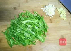Illustration of how to stir-fry shredded pork with green pepper 2