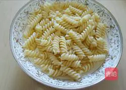 Illustration of how to make tomato spaghetti 1