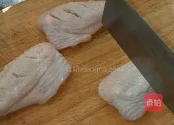 Illustration of how to cook chicken wings braised in red wine 1