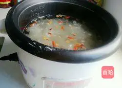 Illustration of how to make red dates, wolfberry and white fungus soup 10