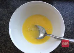 Illustration of how to make caramel pineapple flip cake 6