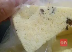 Illustration of making steamed red date yogurt cake 9